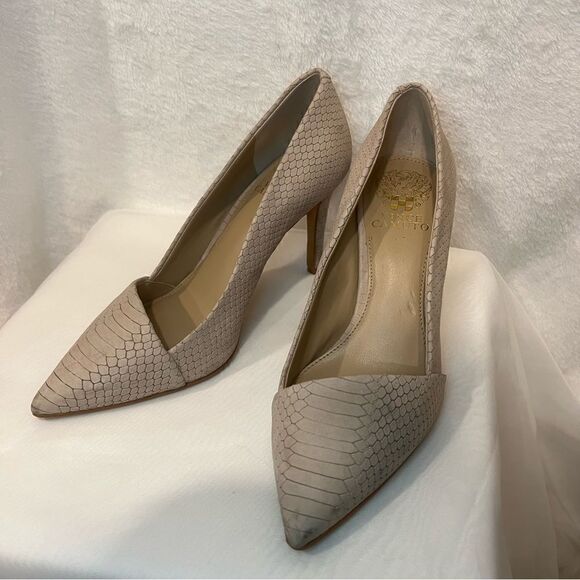 Vince Camuto VP Perri Pumps - Picture 14 of 16